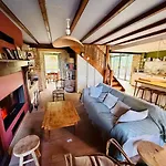 Casa vacanze Family House With Character, Large Garden *