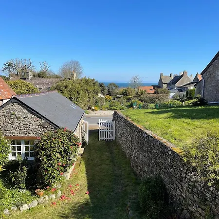 Hébergement de vacances Family House With Character, Large Garden