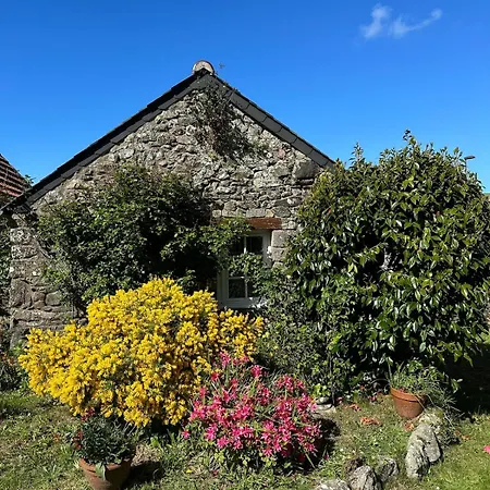 Hébergement de vacances Family House With Character, Large Garden Auderville