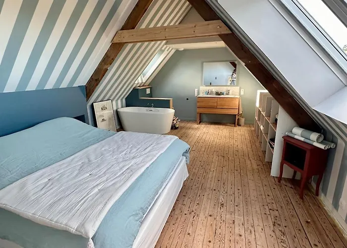 Semesterbostad Family House With Character, Large Garden Auderville